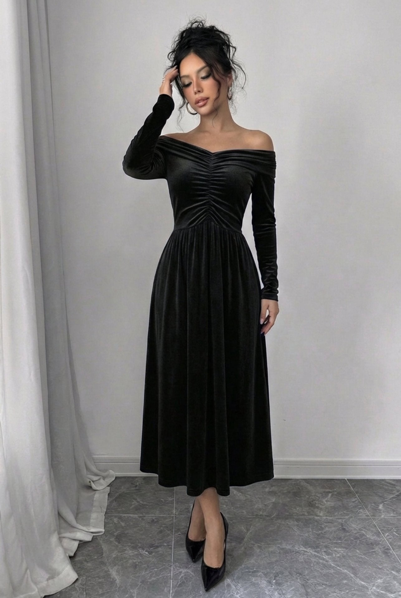 Womens Stylish Figure-hugging Velvet Long-sleeve Dress