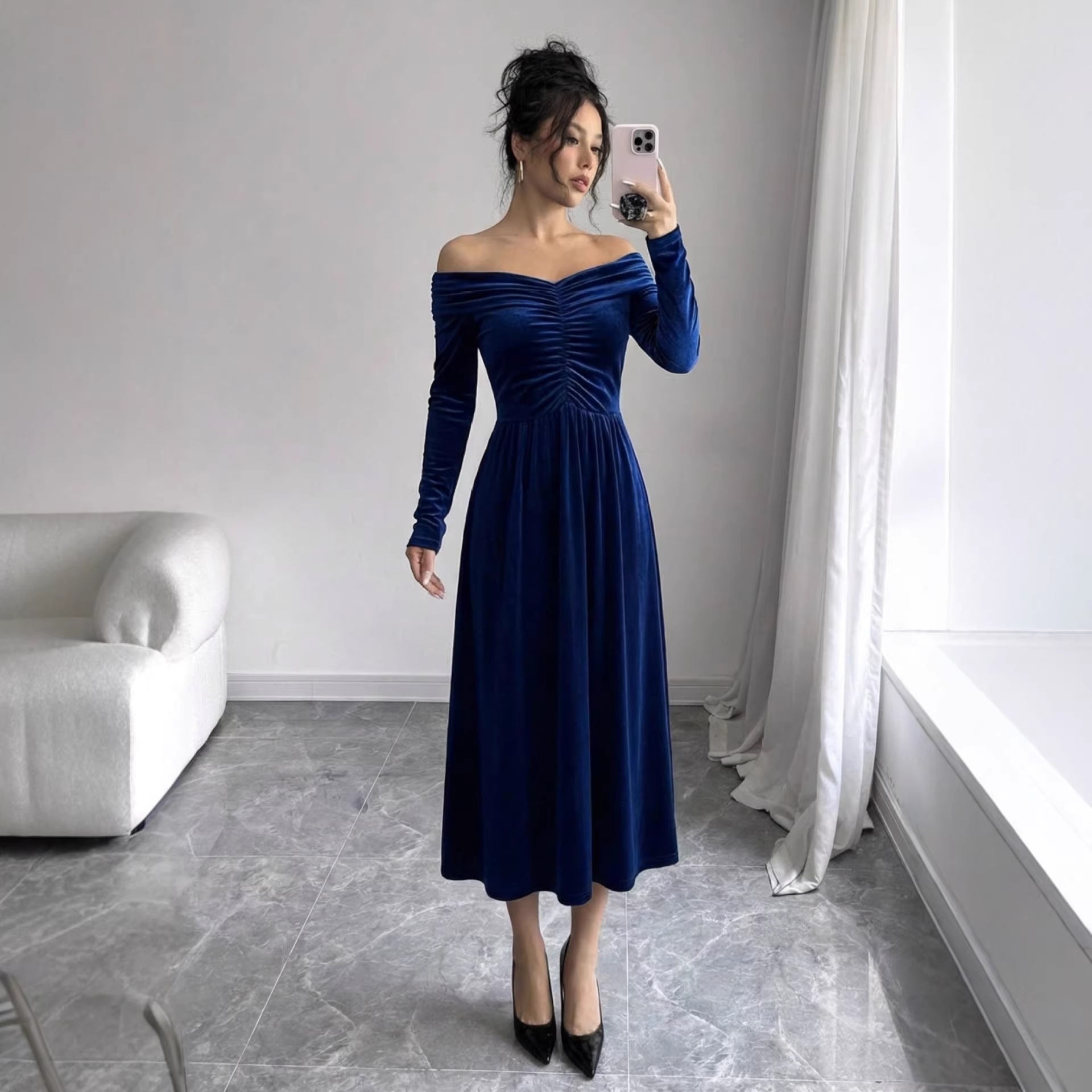 Womens Stylish Figure-hugging Velvet Long-sleeve Dress