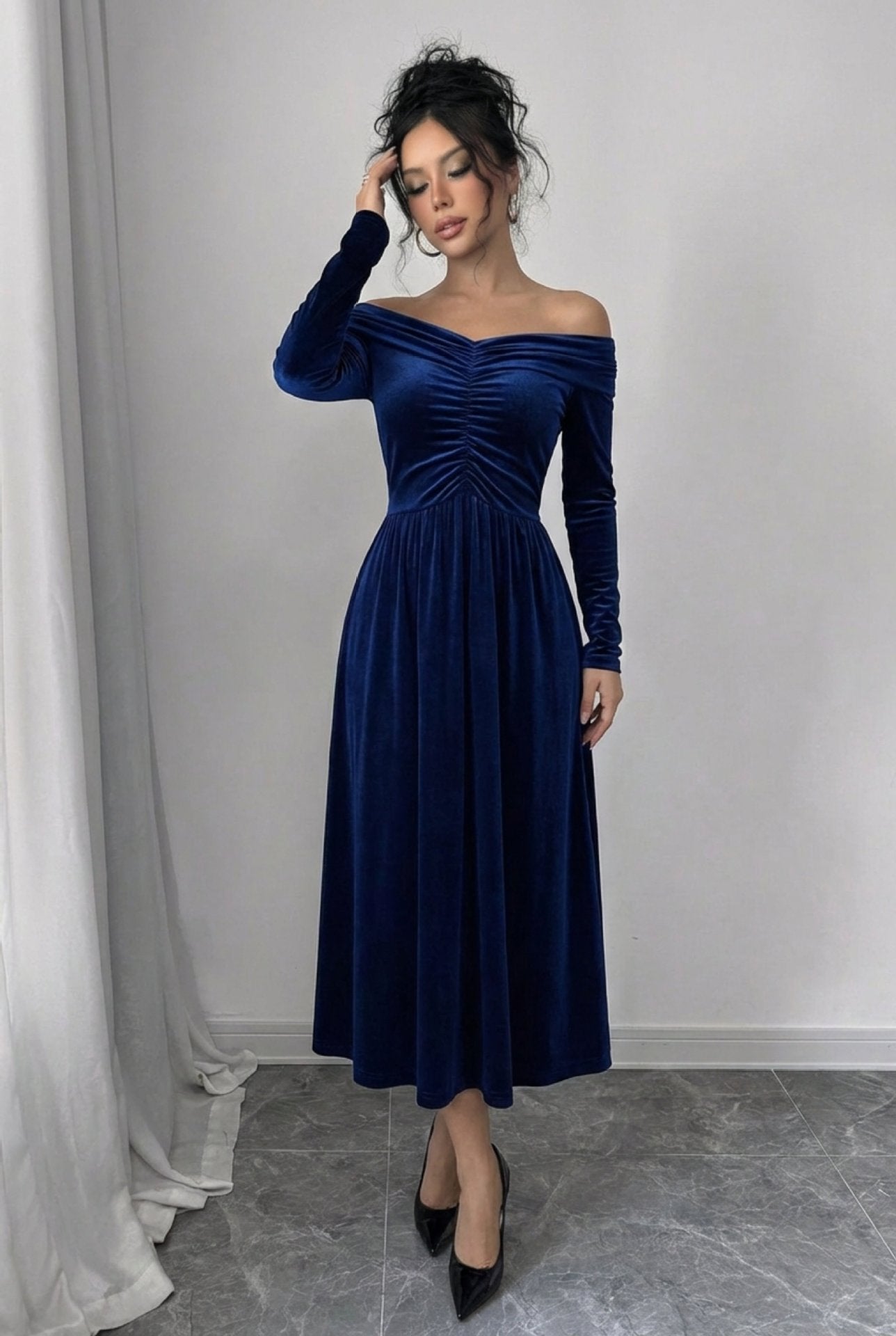 Womens Stylish Figure-hugging Velvet Long-sleeve Dress
