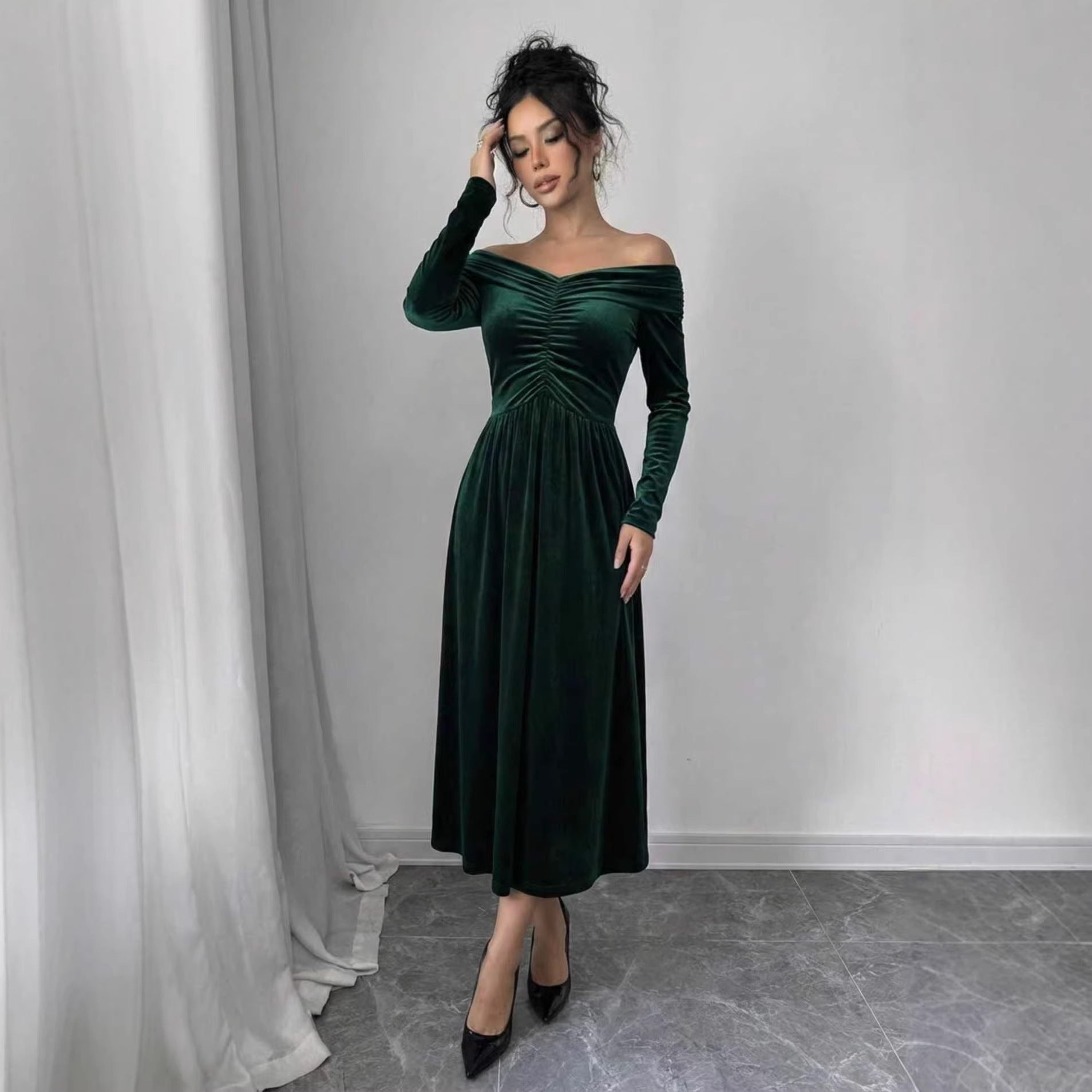 Womens Stylish Figure-hugging Velvet Long-sleeve Dress