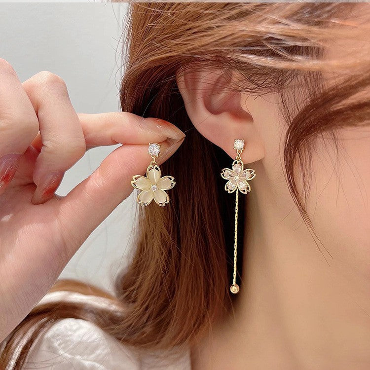 Light-luxury Asymmetrical Dainty And Exquisite Flower Earrings