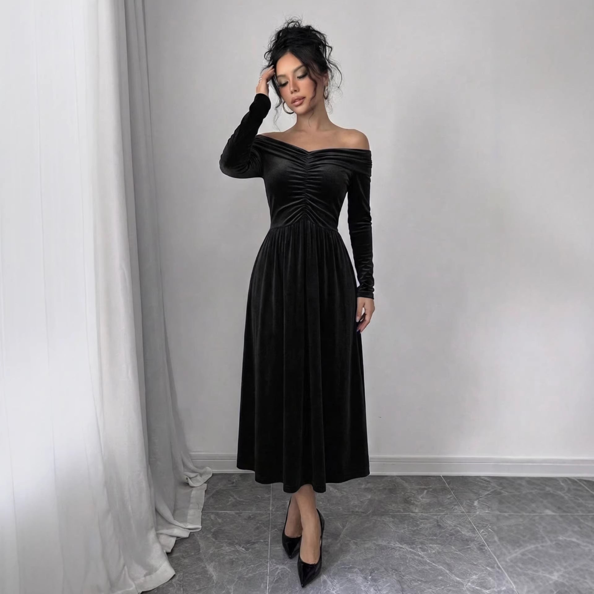 Womens Stylish Figure-hugging Velvet Long-sleeve Dress