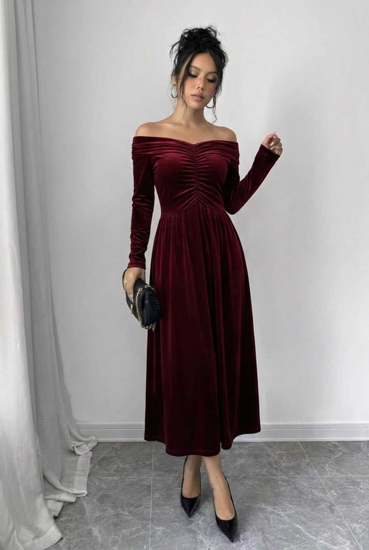 Womens Stylish Figure-hugging Velvet Long-sleeve Dress